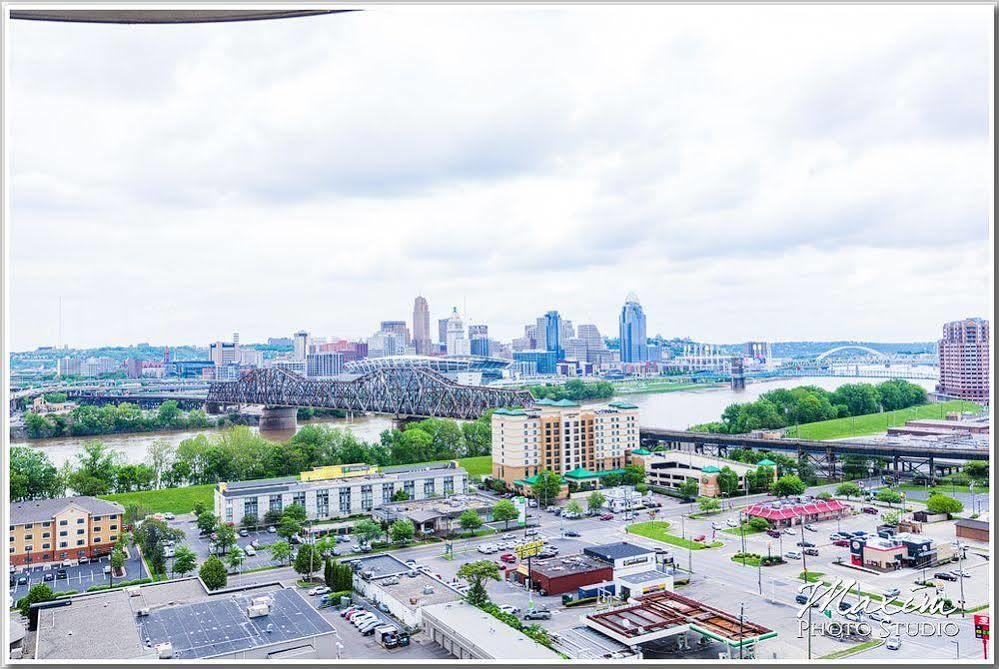 Radisson Hotel Cincinnati Riverfront Covington Exterior photo